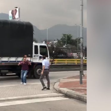 Máxima intolerancia: conductor de camión estuvo a punto a arrollar a ...