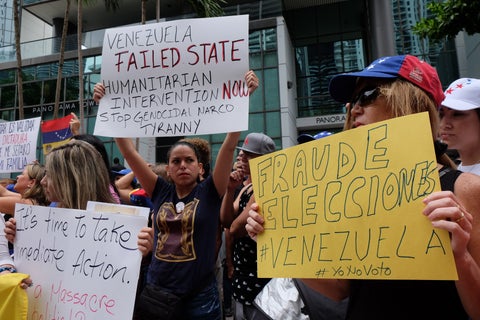 Venezolanos califican como fraude las elecciones en su país