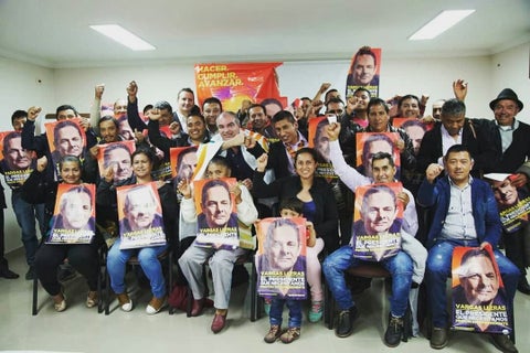 Aurelio Iragorri Valencia con indígenas de los pueblos Pastos y Quillacingas