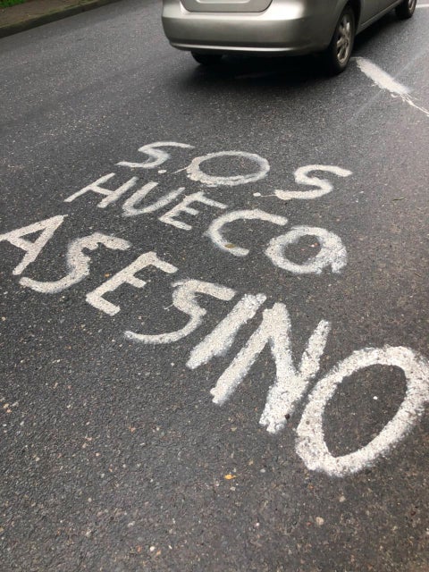 Los huecos en las vías han causado cientos de accidentes y muertes