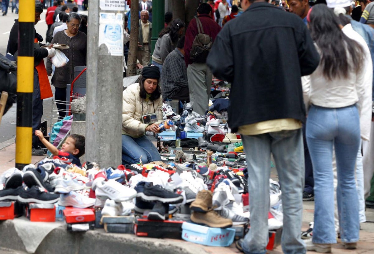 Vendedora ambulante en las calles de Bogotá / Colprensa