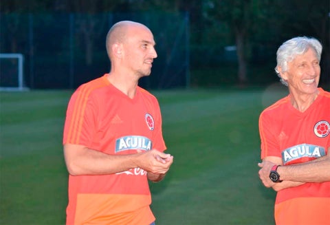 Esteban Cambiasso y José Pékerman entrenando con la Selección Colombia en Milán (Italia)