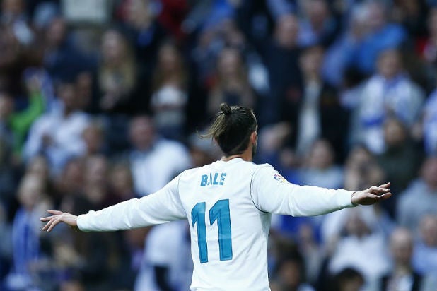 Gareth Bale celebrando uno de sus goles ante Celta de Vigo, en el estadio Santiago Bernabéu de Madrid