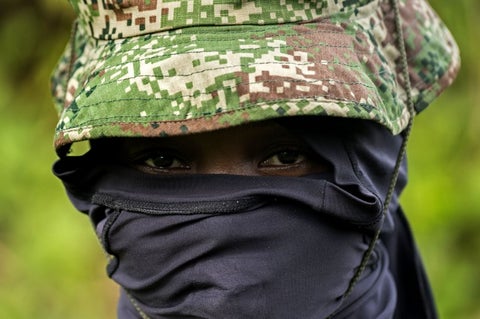 Un guerrillero en las selvas de Colombia