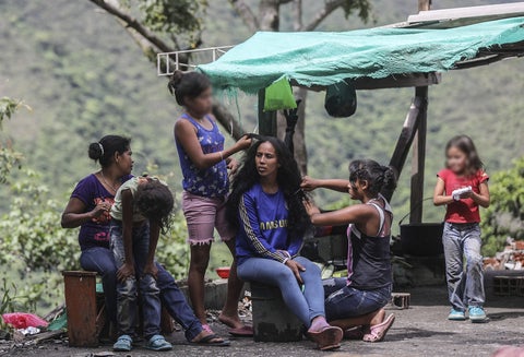 Familias desplazadas de las riberas del río Cauca por el rápido ascenso del embalse de Hidroituango