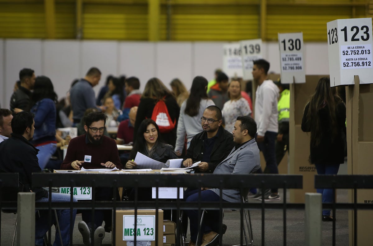 Colombianos ejerciendo su derecho al voto / Inaldo Pérez, LA FM