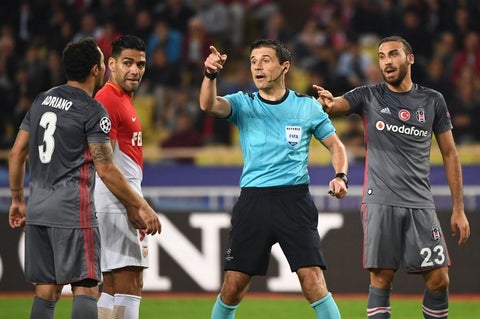 Milorad Mazic en un partido entre Mónaco y Besiktas