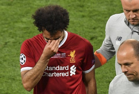 Mohamed Salah llorando por su salida prematura en la final de Champions / AFP
