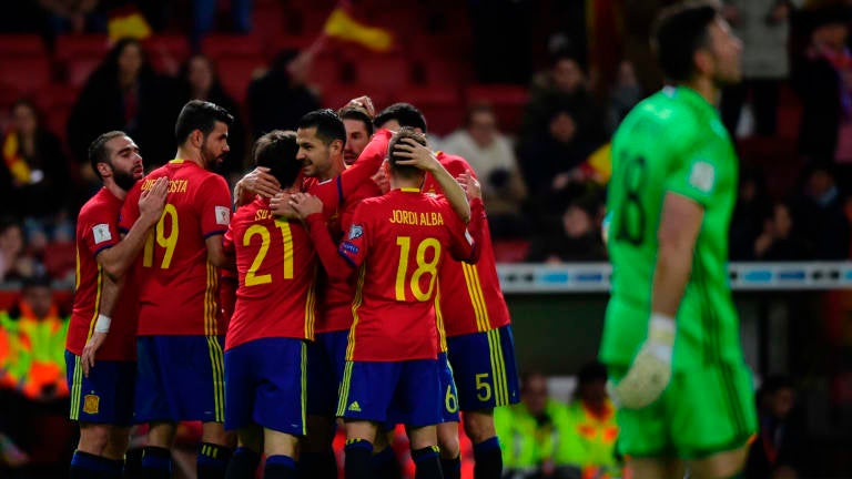 La Selección de España celebrando un triunfo.