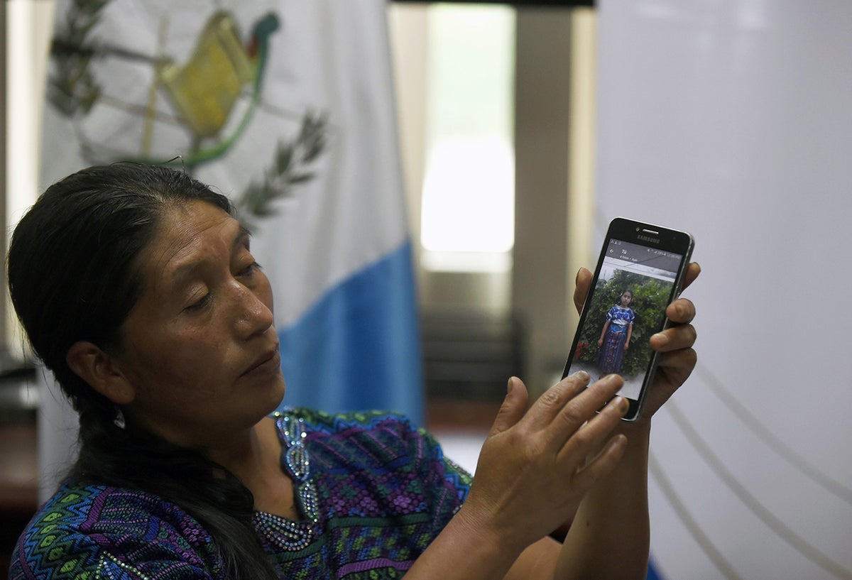 Críticas contra la policía por la muerte a tiros de una migrante en EE. UU.