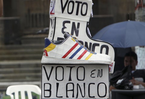 Imagen de promotores del voto en blanco / Colprensa