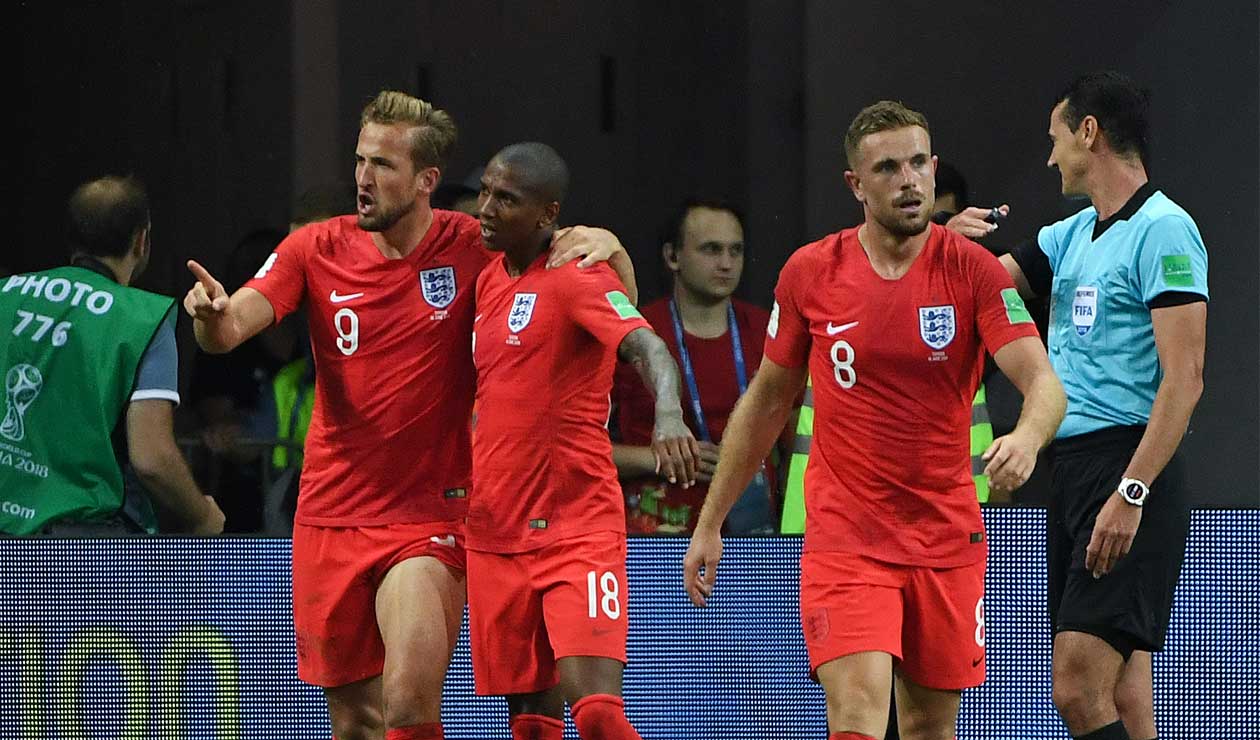 Harry Kane celebra el primer de Inglaterra ante Túnez