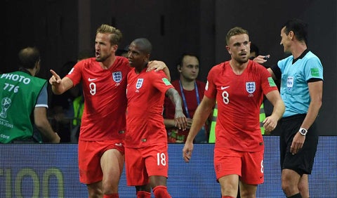 Harry Kane celebra el primer de Inglaterra ante Túnez