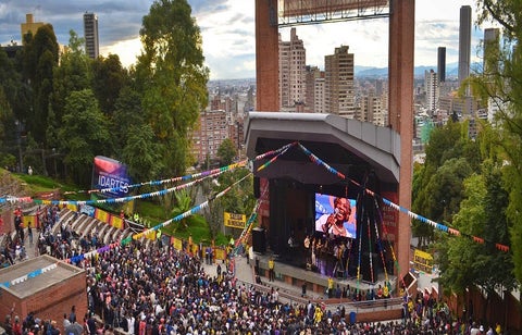 El 13 de agosto de 1938 se inauguró del primer teatro al aire libre ubicado entre la circunvalar y la carrera 2.