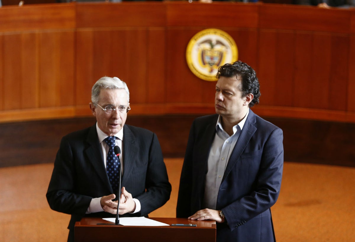 Álvaro Uribe Vélez y Hollman Morris
