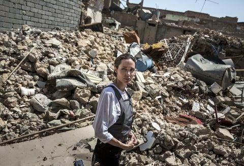 Angelina Jolie en su visita a Mosul