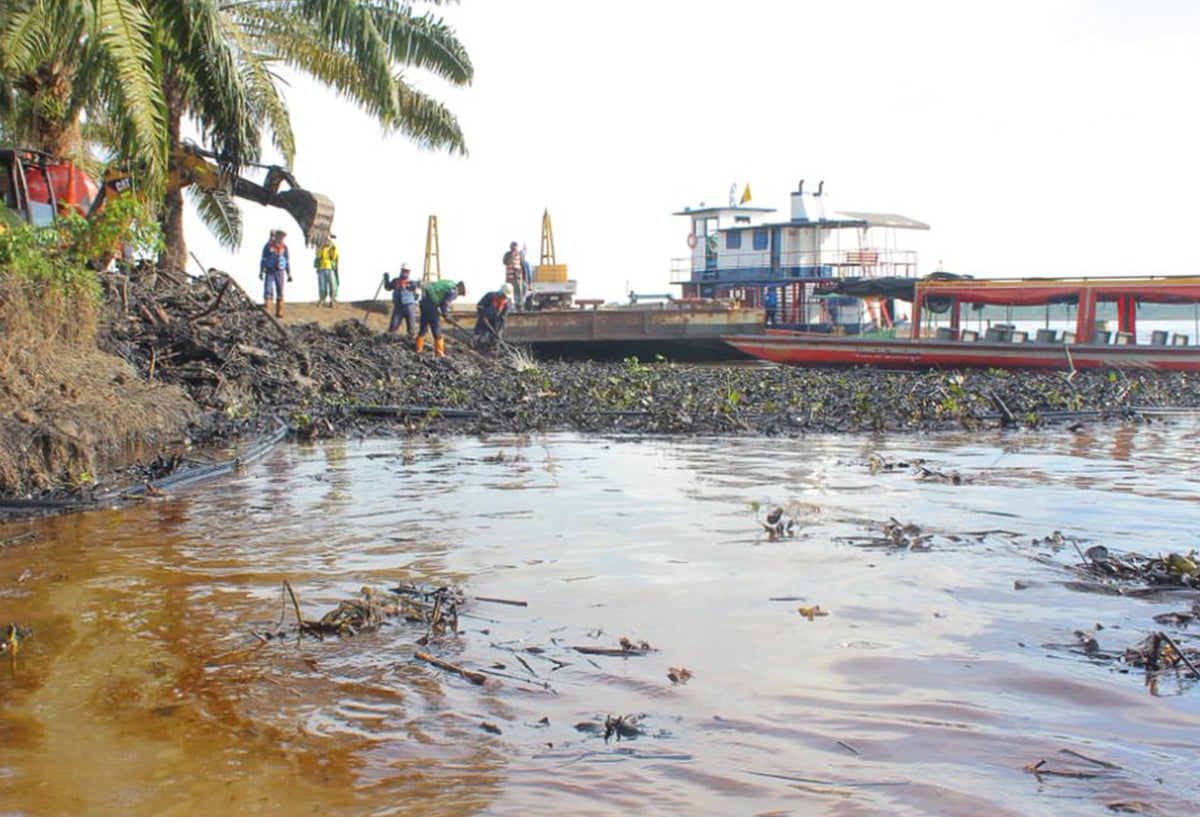 Derrame de crudo en el río Magdalena