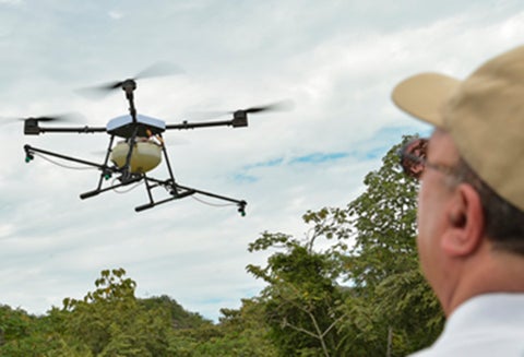 El ministro de Defensa, Luis Carlos Villegas, en la Escuela Internacional de Paz de la Policía Nacional ubicada en Espinal (Tolima)