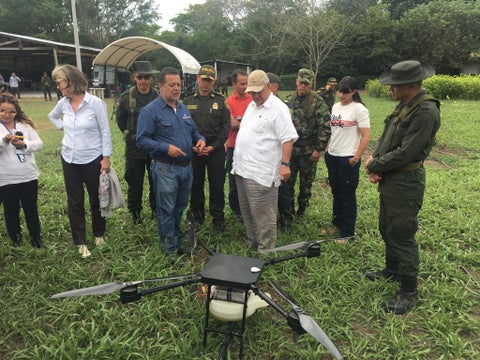 El Gobierno colombiano ensayó drones como una nueva estrategia en la erradicación de cultivos ilegales.