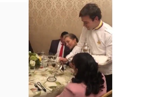 Esteban Santos se despide de empleados de Casa de Nariño