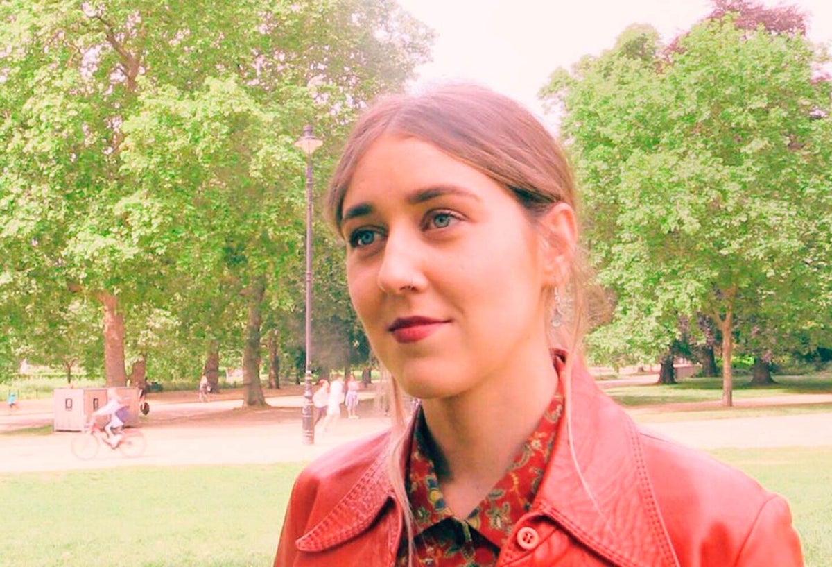 Gina Martin, la joven que hizo público su caso y motivó la discusión en el Parlamento británico