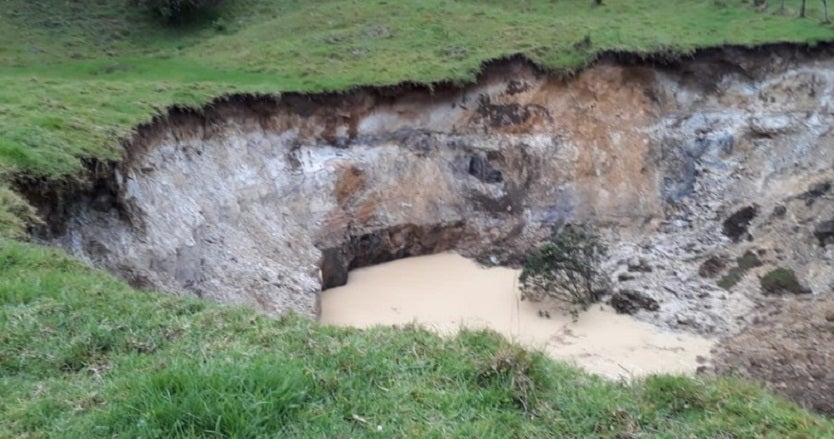 El cráter que apareció en La Belleza (Santander)
