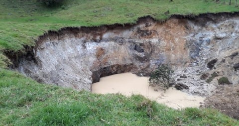 El cráter que apareció en La Belleza (Santander)