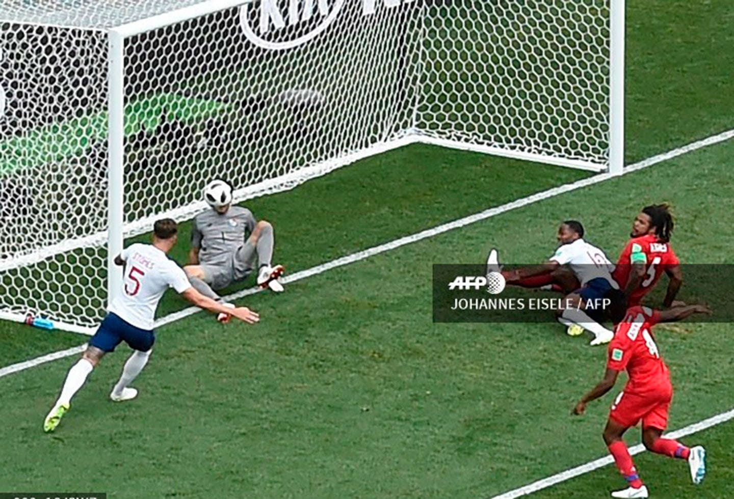 Los ingleses celebrando la goleada propinada a Panamá