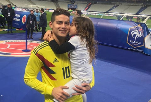 Salomé acostumbra acompañar a su padre en los juegos de Selección