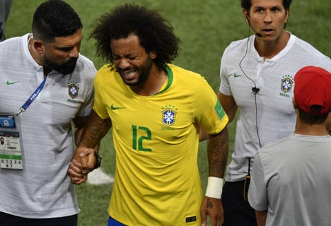 Marcelo tuvo que dejar el juego ante Serbia por una molestia en su espalda