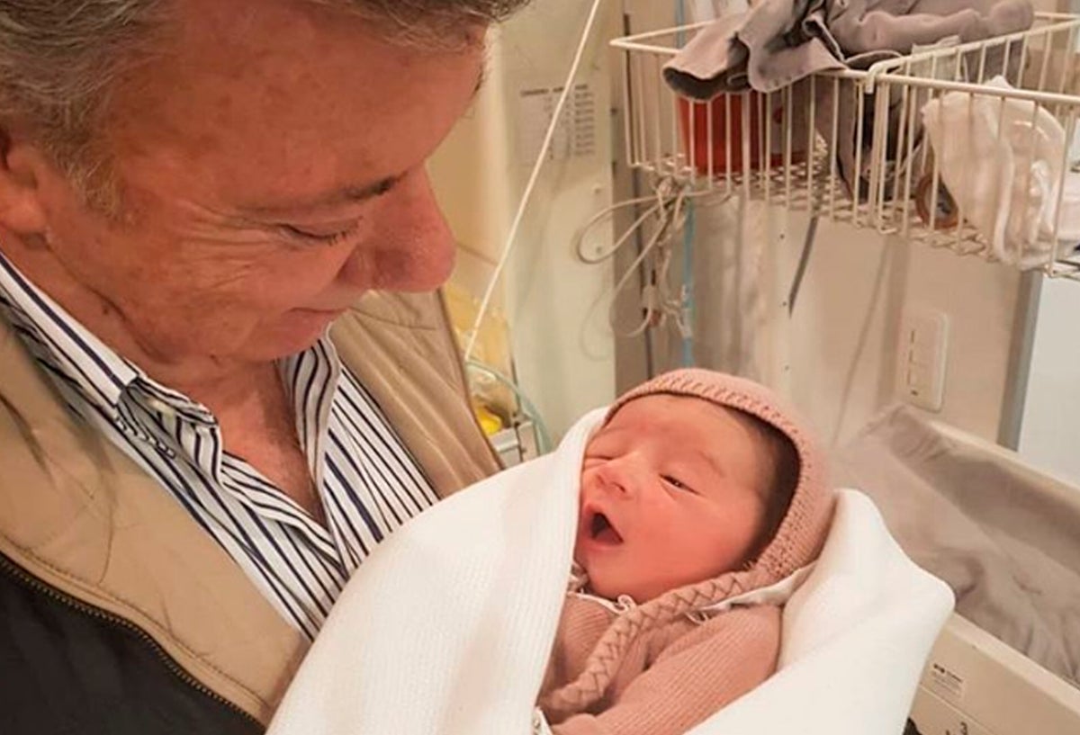 El presidente Santos con su primera nieta, Celeste
