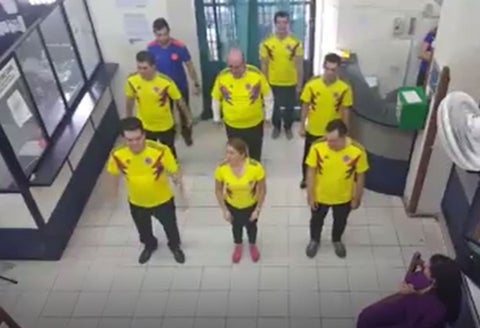 El notario de Bucaramanga que pone a bailar a sus empleados