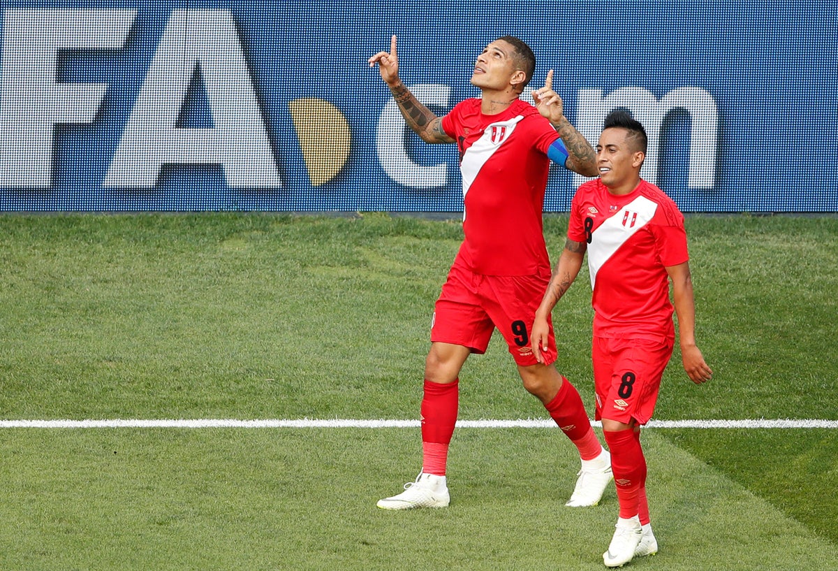 Paolo Guerrero celebrando su primer gol en una Copa de Mundo