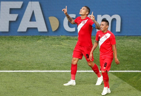 Paolo Guerrero celebrando su primer gol en una Copa de Mundo