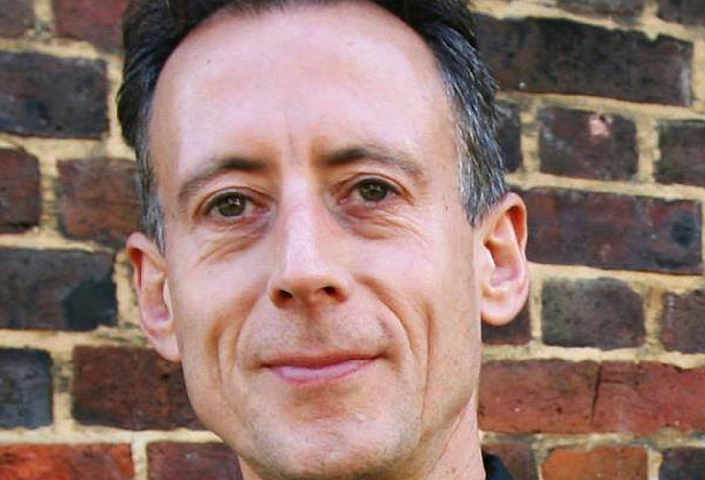 Peter Tatchell fue rápidamente arrestado y alejado del lugar por las fuerzas del orden.