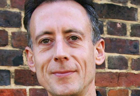 Peter Tatchell fue rápidamente arrestado y alejado del lugar por las fuerzas del orden.