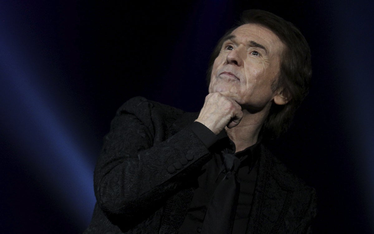 El cantante español Raphael