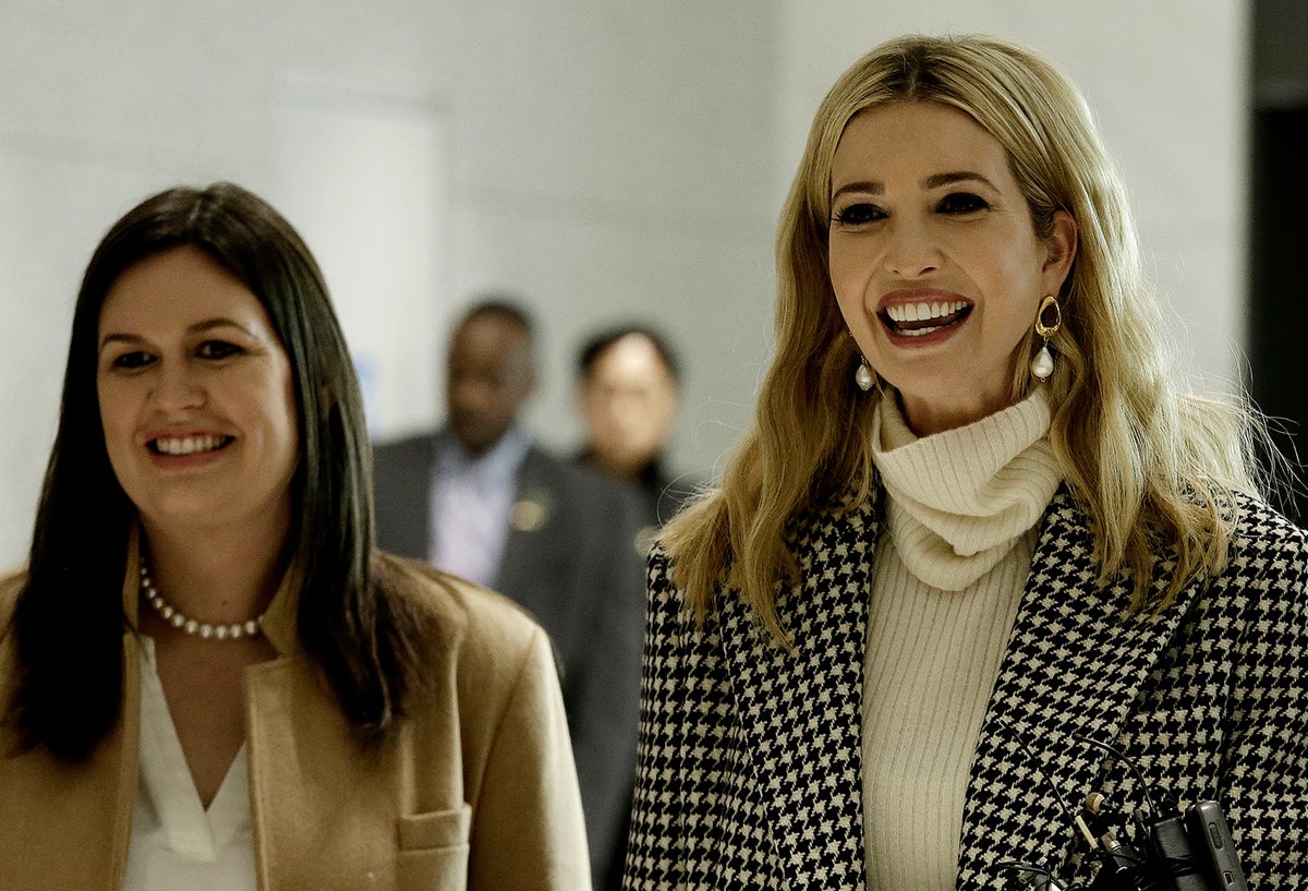 Sarah Sanders e Ivanka Trump, hija de Donald Trump, en Incheon (Corea del Sur), el 23 de febrero de 2018