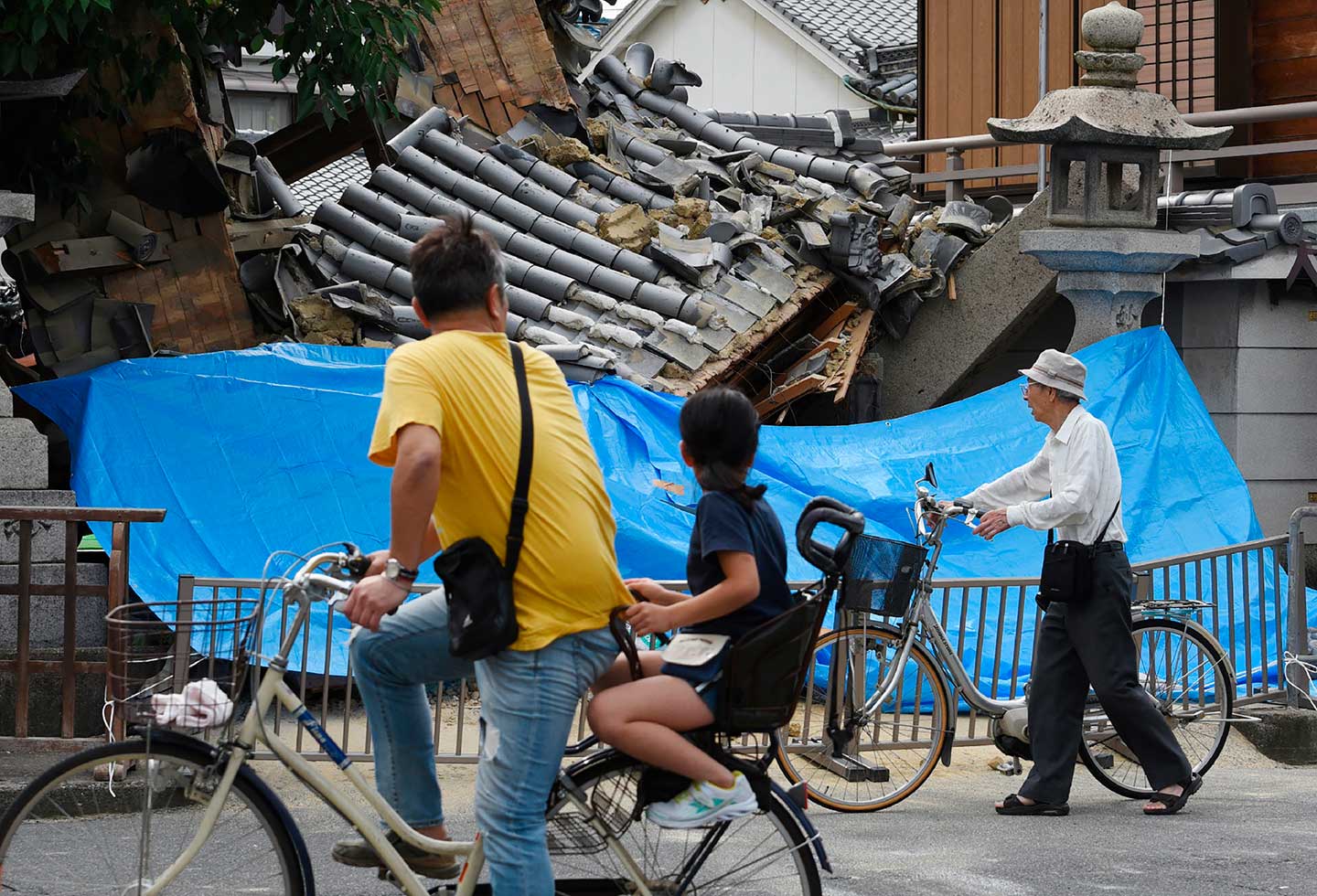 Varios edificios en las ciudades de Osaka y Takatsuki se derrumbaron.