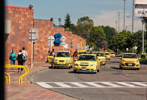 No cesa la polémica por las tabletas en los taxis en Bogotá