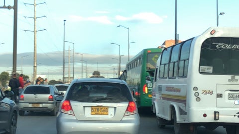 Congestión vehicular en la Autopista Sur de Bogotá por el puente festivo