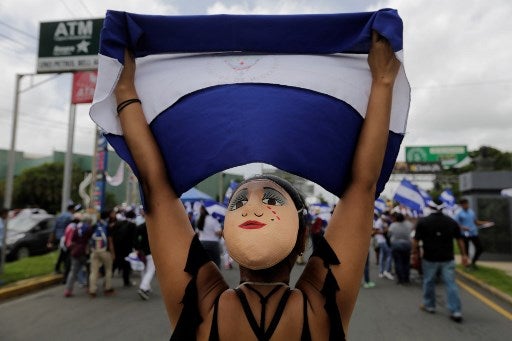 Miles de personas resisten contra el presidente de Nicaragua, Daniel Ortega.