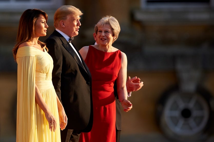 Melania Trump, Donald Trump y Theresa May en Londres.