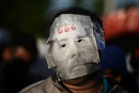 El presidente nicaragüense, Daniel Ortega, afirmó que los encapuchados con armas que actúan en el marco de las protestas contra su Gobierno "son policías voluntarios".