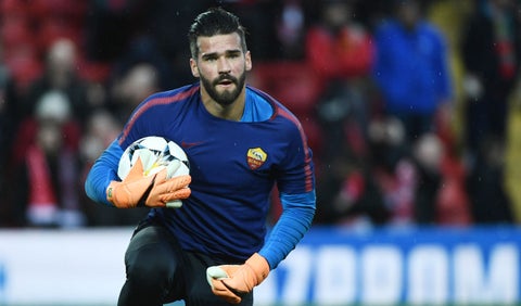 Alisson portando los colores de la Roma en la semifinal de la UCL ante Liverpool en 2018