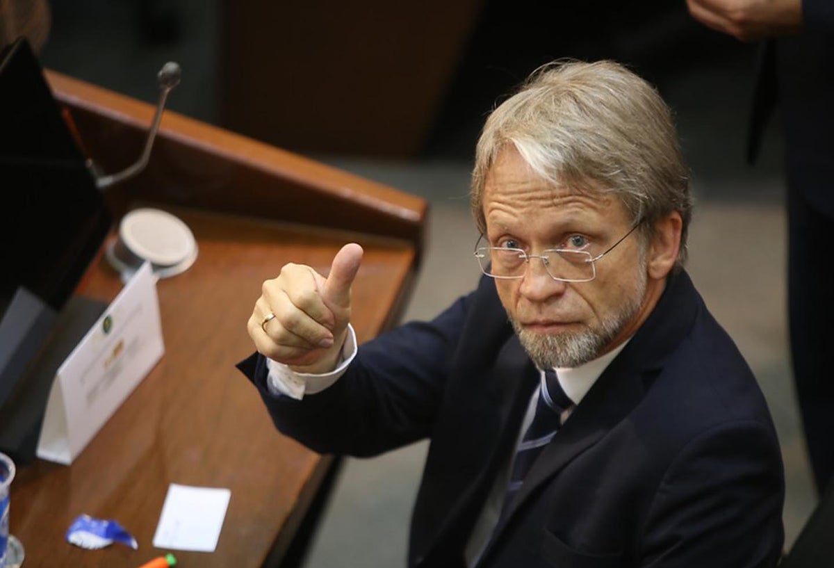 Mockus se bajó los pantalones en plena posesión del Congreso