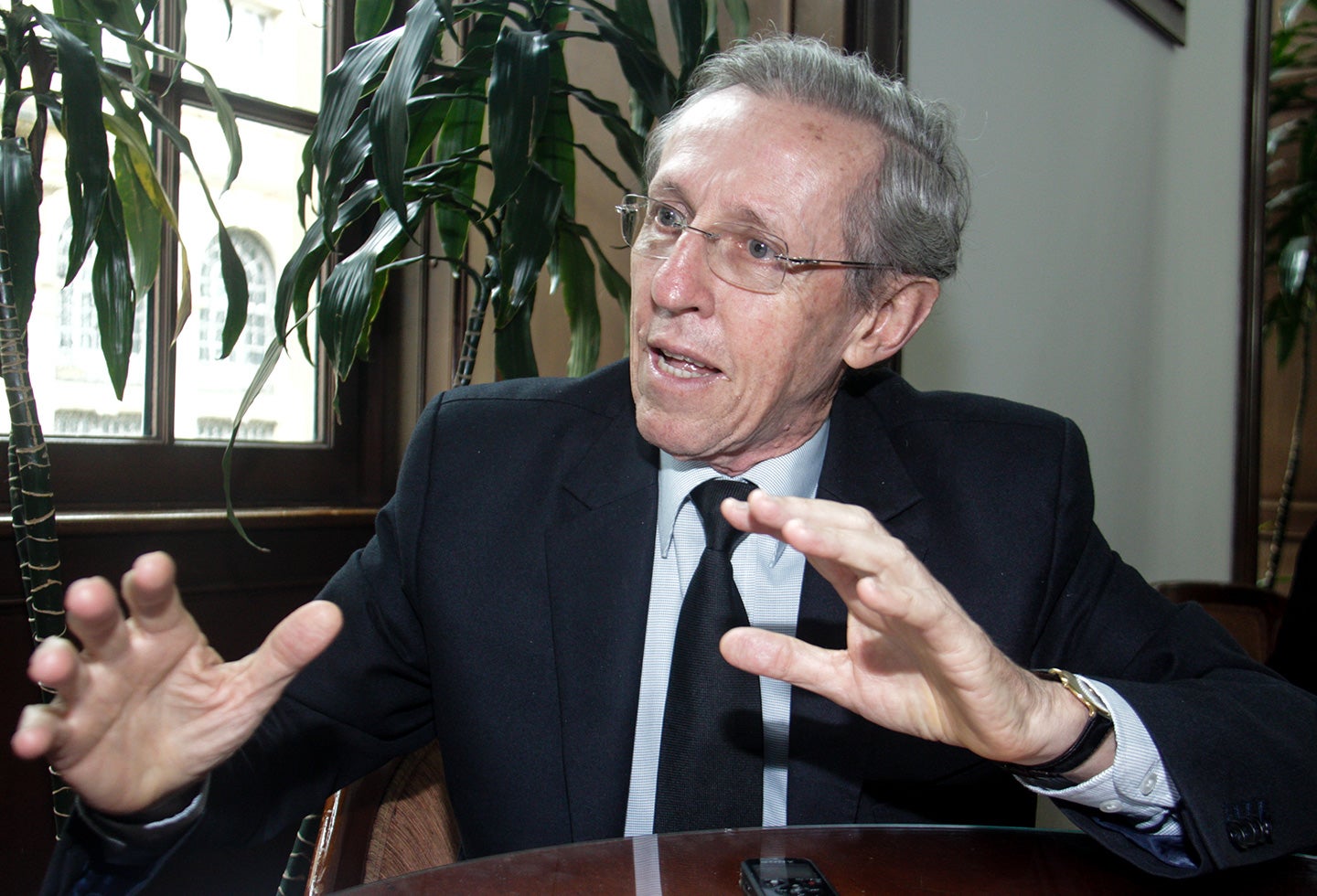 El exministro Antonio Navarro Wolff.