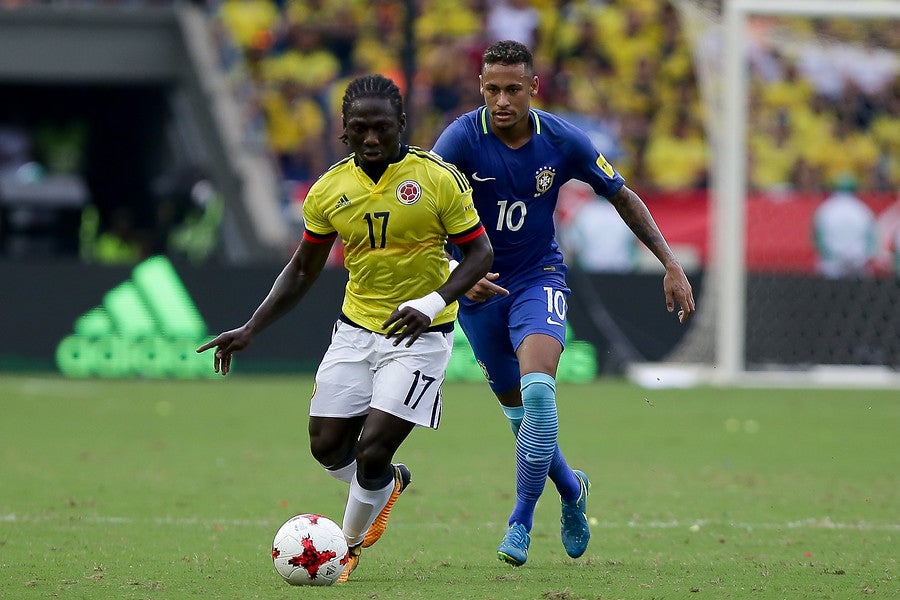 Yimmi Chará y Neymar en el juego entre Colombia y Brasil en la Eliminatoria a Rusia 2018