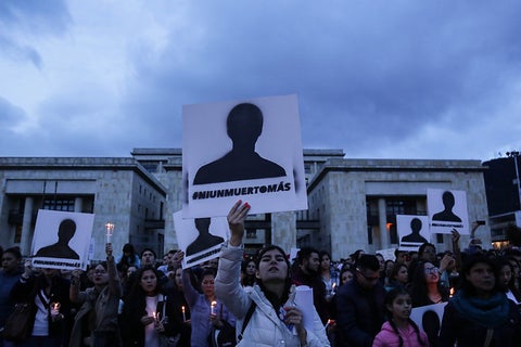 Velatón por asesinatos de los líderes sociales en Colombia