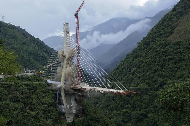 Implosión del puente Chirajara